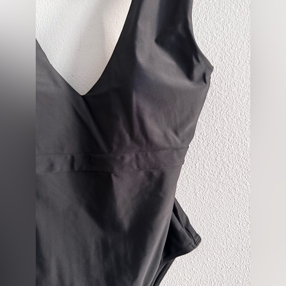 Summersalt The Ruched Backflip One Piece 10 Black - Picture 4 of 9